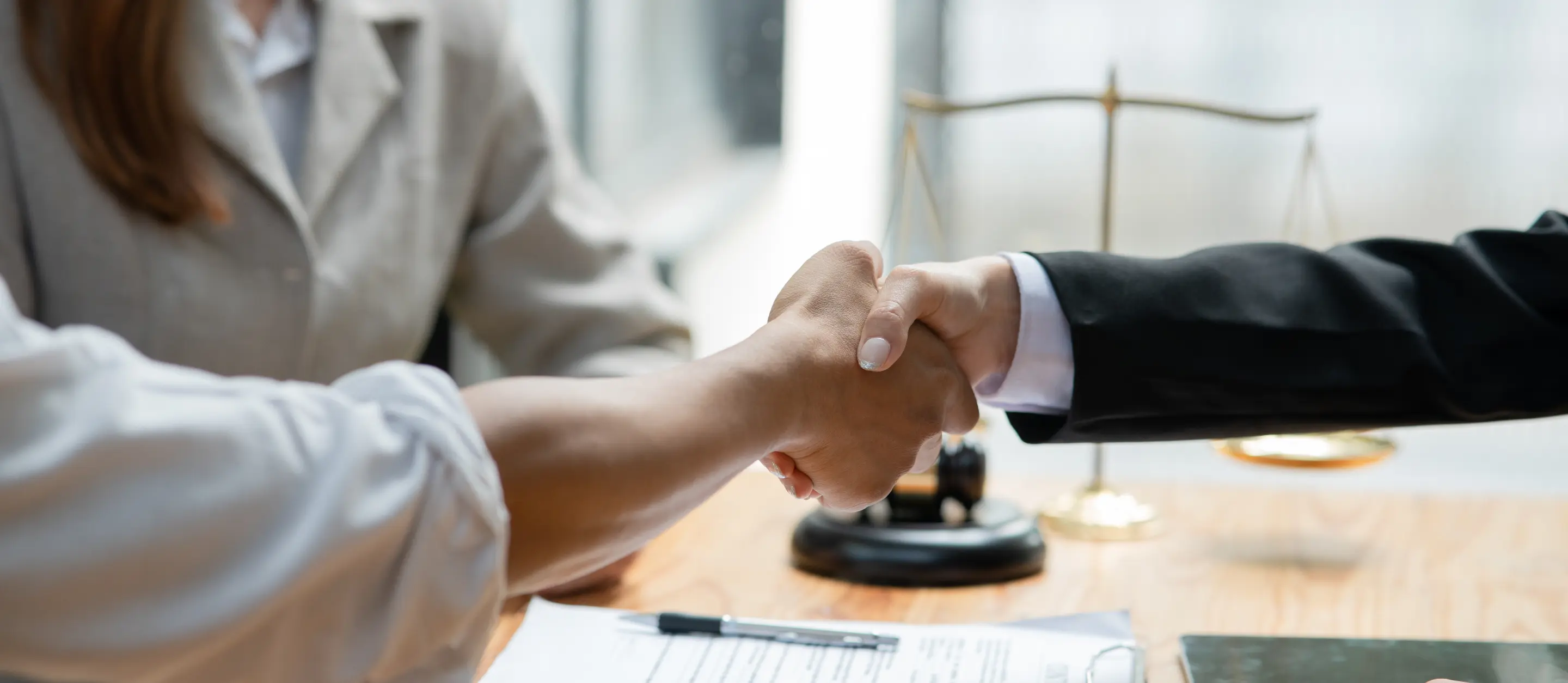 Contacte a Jorge Lopez Law, P.C. para Servicios Expertos de Divorcio y Derecho Familiar en Clear Lake, TX - Hero image